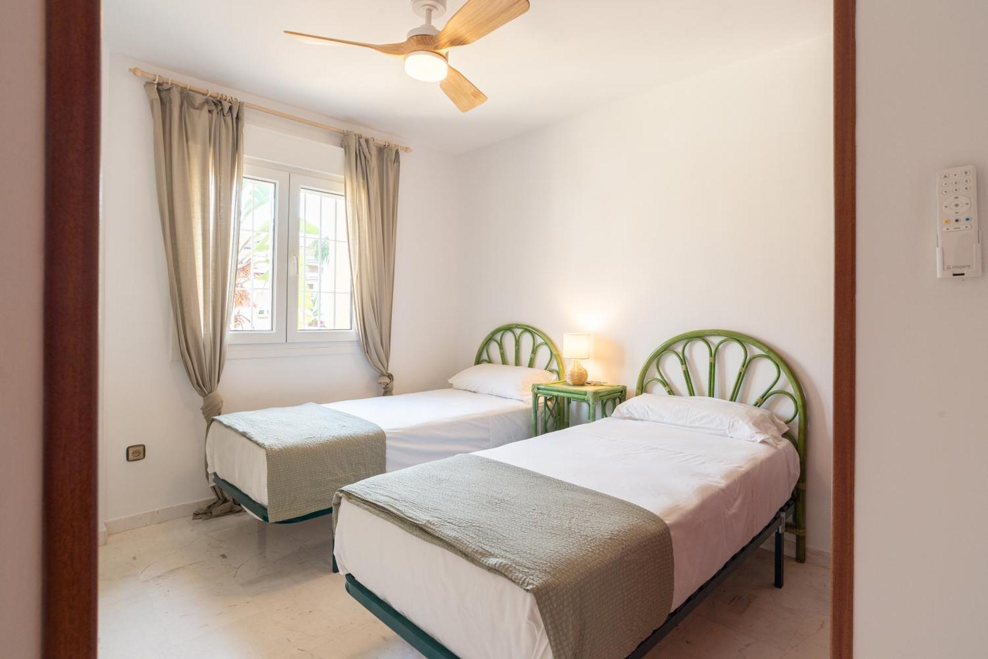 Villa Valentina - Renovated On Los Alamos Beach Torremolinos Esterno foto