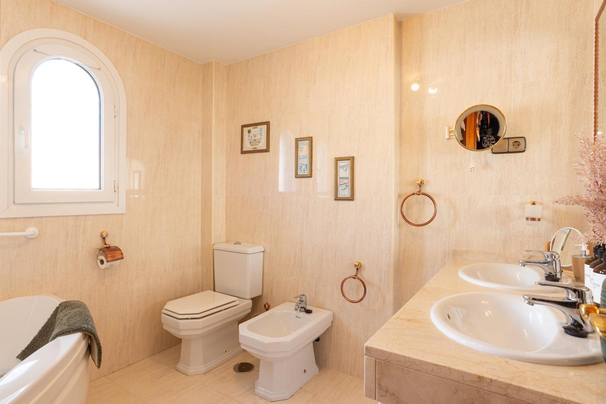 Villa Valentina - Renovated On Los Alamos Beach Torremolinos Esterno foto
